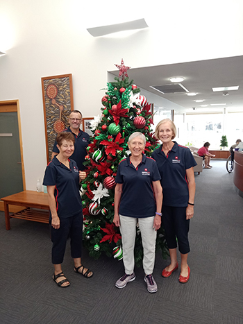 Volunteers decorating Xmas Tree CHH 2019 350px